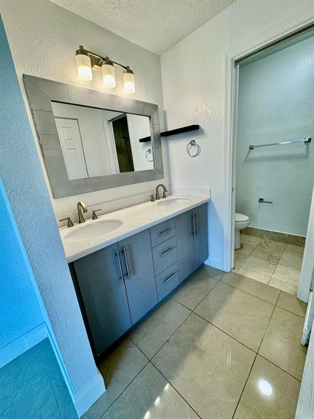 Image 37 of 51 For 9657 Riverside Dr  5h