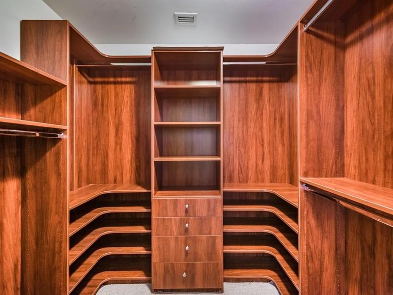 Image 17 of 33 For 2409 Ocean Blvd  427