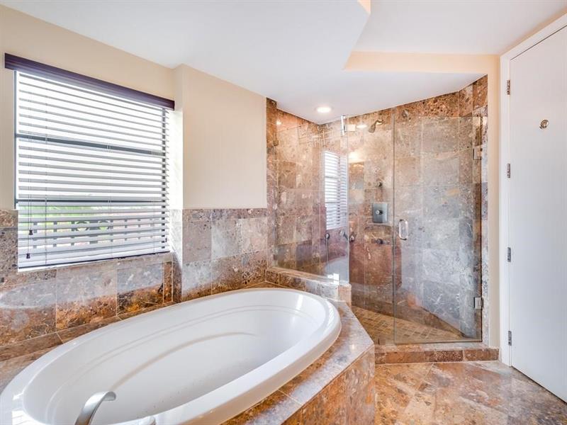 Image 25 of 33 For 2409 Ocean Blvd  427