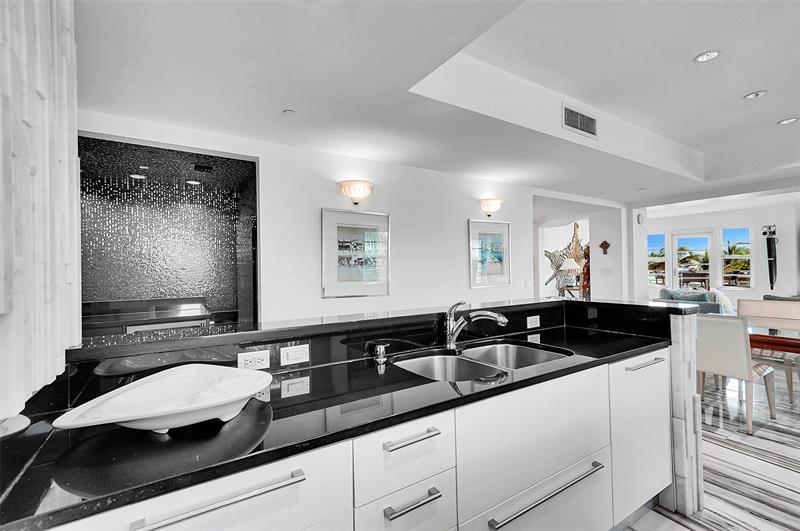 Image 18 of 47 For 101 Fort Lauderdale Beach Blvd  208