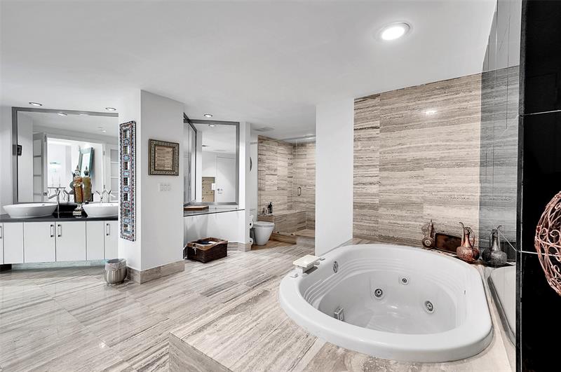 Image 32 of 47 For 101 Fort Lauderdale Beach Blvd  208