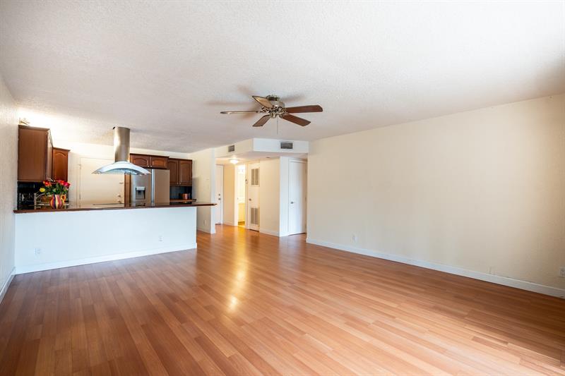 Image 15 of 27 For 22605 66th Ave  102