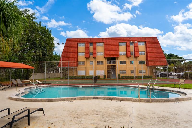 Image 17 of 27 For 22605 66th Ave  102