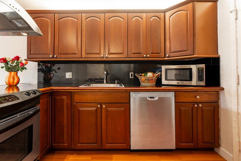 Image 18 of 27 For 22605 66th Ave  102