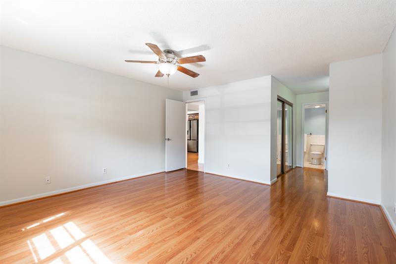 Image 21 of 27 For 22605 66th Ave  102