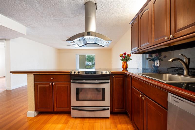 Image 5 of 27 For 22605 66th Ave  102