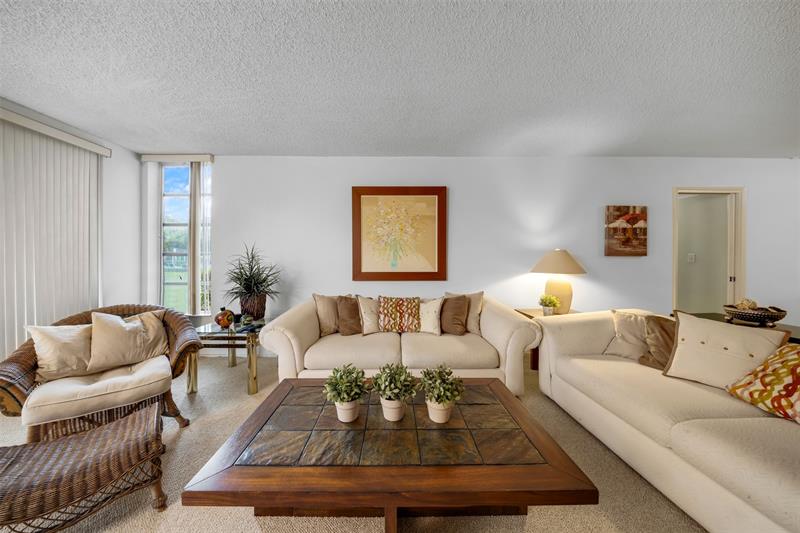 Image 4 of 13 For 4221 Palm Aire Dr  103