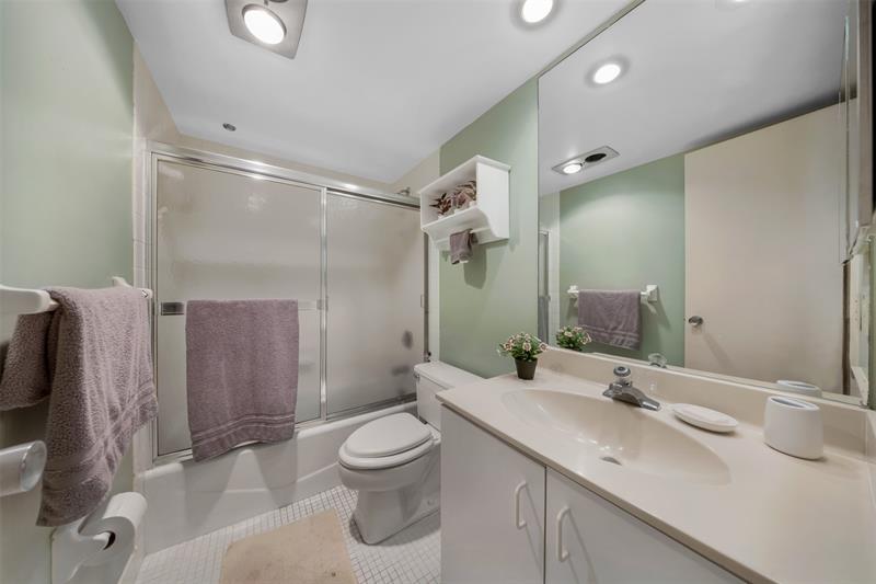 Image 9 of 13 For 4221 Palm Aire Dr  103