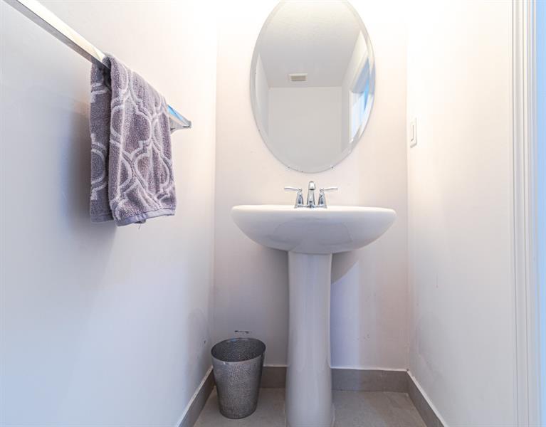 Image 11 of 23 For 713 2 Terr  