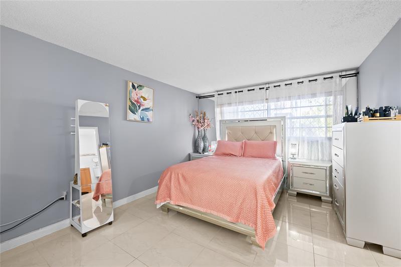 Image 11 of 23 For 471 Pine Island Rd  302d
