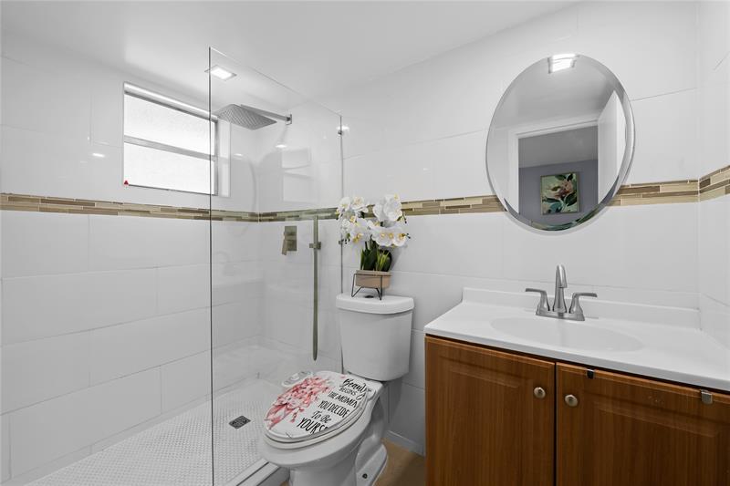 Image 12 of 23 For 471 Pine Island Rd  302d