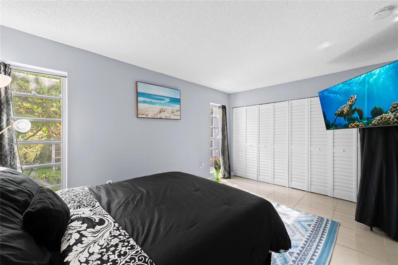 Image 15 of 23 For 471 Pine Island Rd  302d