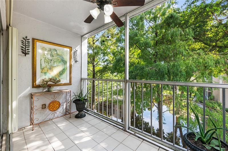 Image 18 of 23 For 471 Pine Island Rd  302d