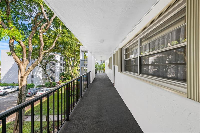 Image 20 of 23 For 471 Pine Island Rd  302d