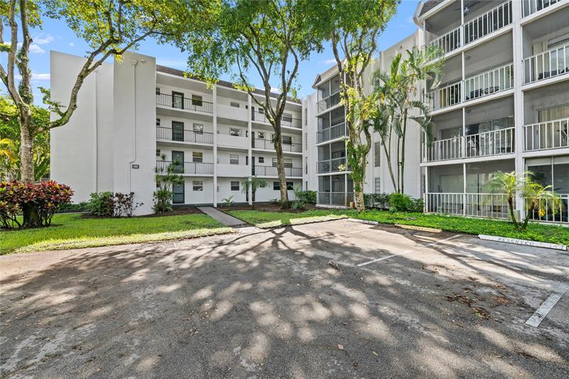 Image 22 of 23 For 471 Pine Island Rd  302d