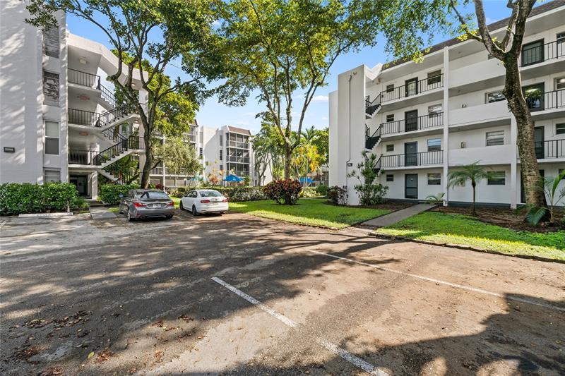 Image 23 of 23 For 471 Pine Island Rd  302d