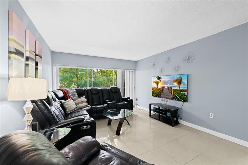Image 6 of 23 For 471 Pine Island Rd  302d