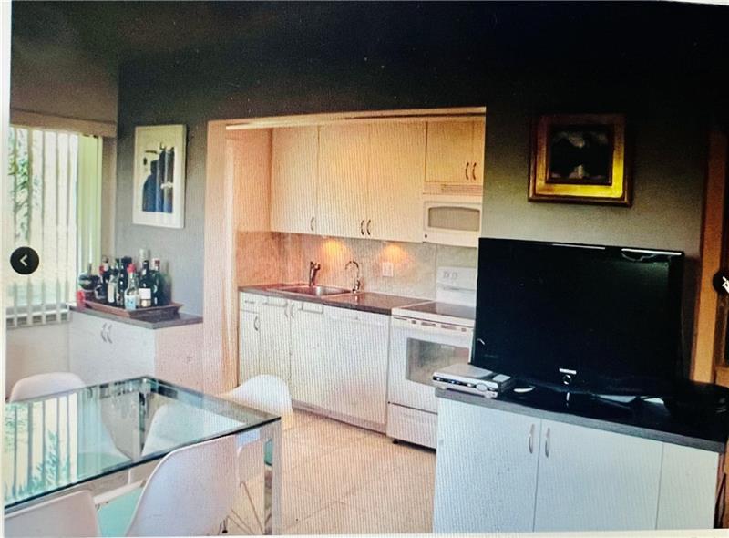 Image 13 of 15 For 2110 39th St  1b