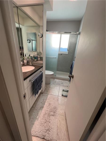 Image 3 of 15 For 2110 39th St  1b