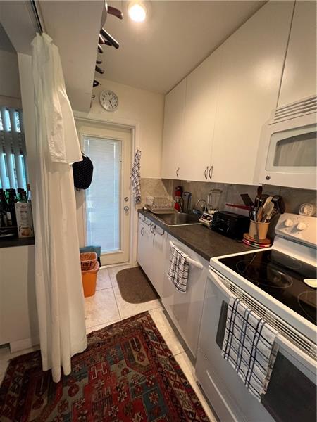 Image 9 of 15 For 2110 39th St  1b