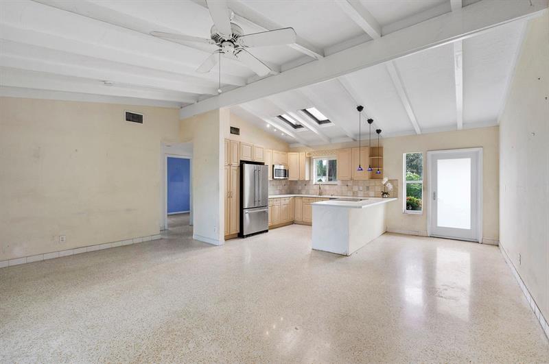 Image 10 of 30 For 725 17th Ct  