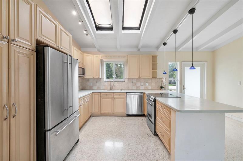 Image 12 of 30 For 725 17th Ct  