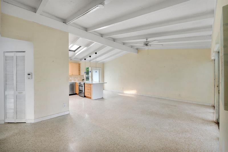 Image 13 of 30 For 725 17th Ct  