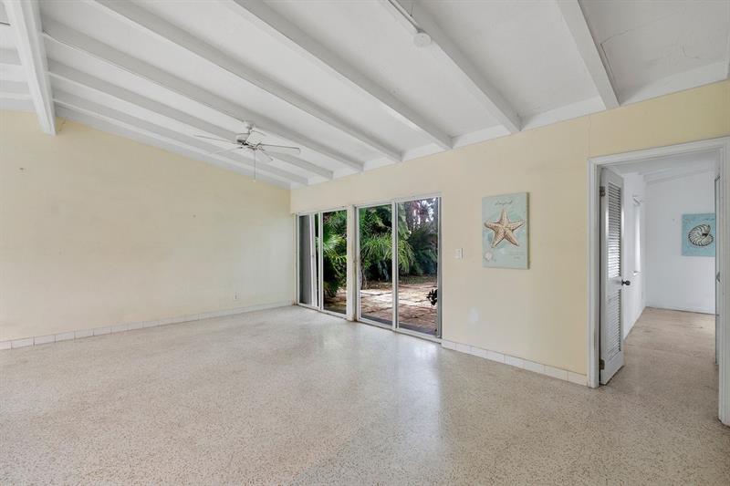Image 14 of 30 For 725 17th Ct  