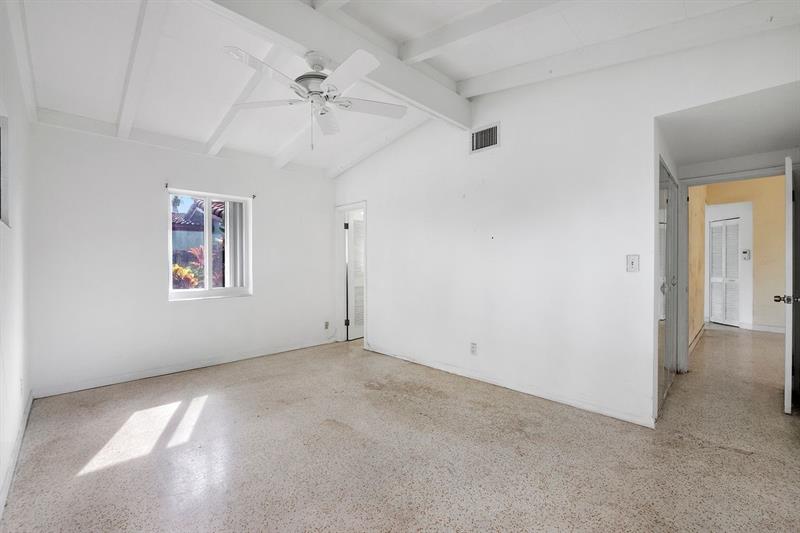 Image 16 of 30 For 725 17th Ct  