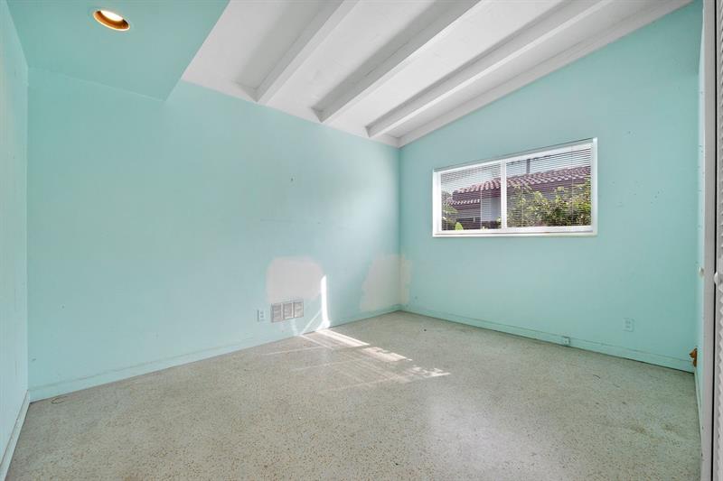 Image 18 of 30 For 725 17th Ct  