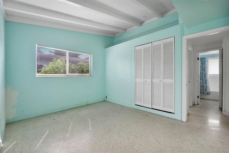 Image 19 of 30 For 725 17th Ct  