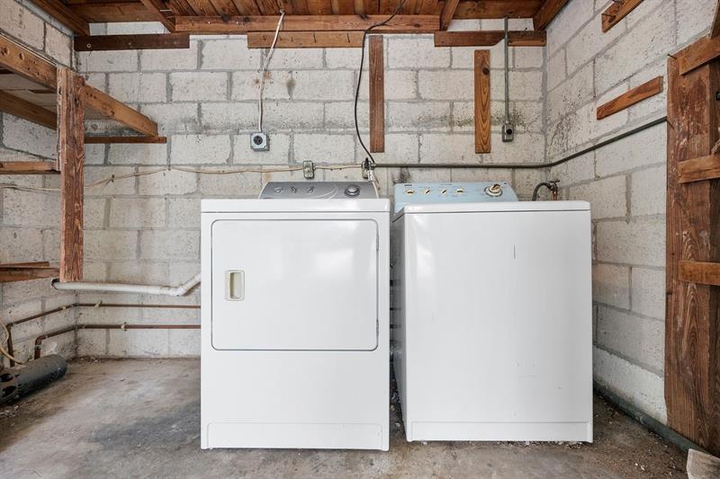 Image 22 of 30 For 725 17th Ct  