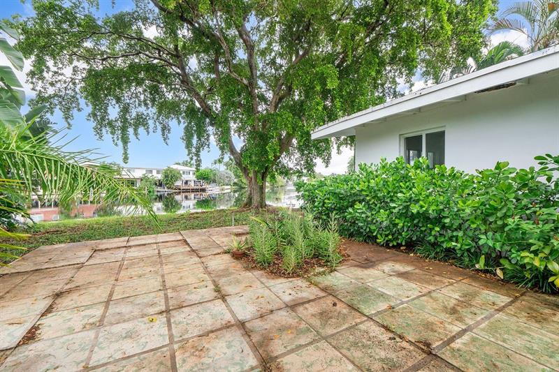 Image 23 of 30 For 725 17th Ct  
