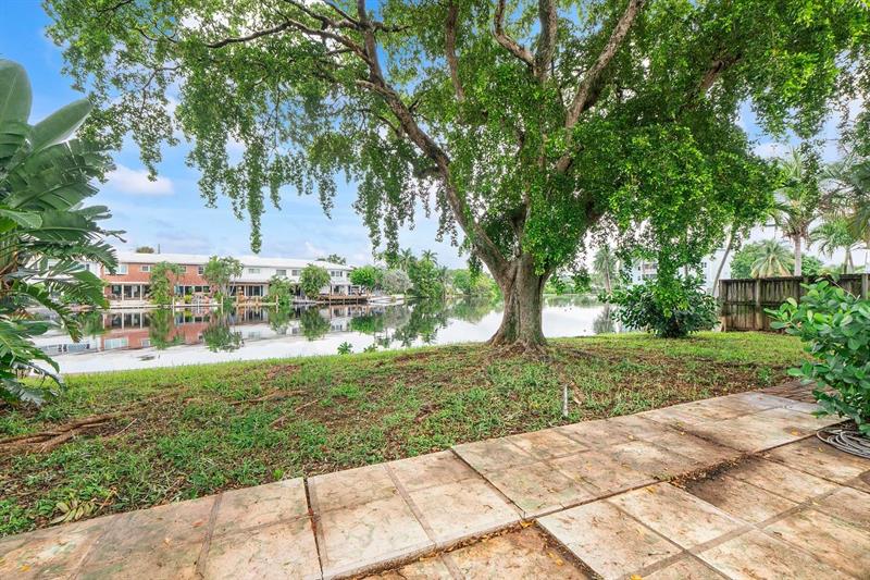 Image 24 of 30 For 725 17th Ct  