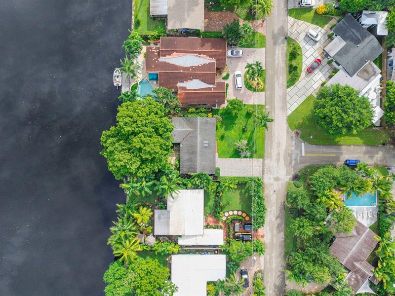 Image 3 of 30 For 725 17th Ct  