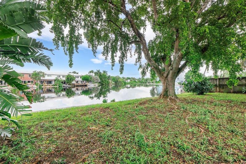 Image 5 of 30 For 725 17th Ct  