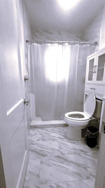 Image 5 of 9 For 11718 1st Ave