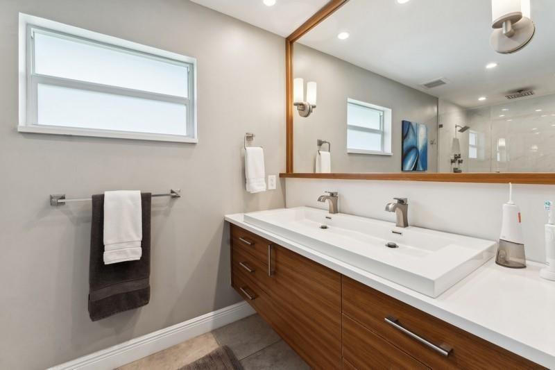Image 18 of 29 For 13 Little Harbor Way