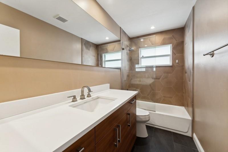 Image 21 of 29 For 13 Little Harbor Way
