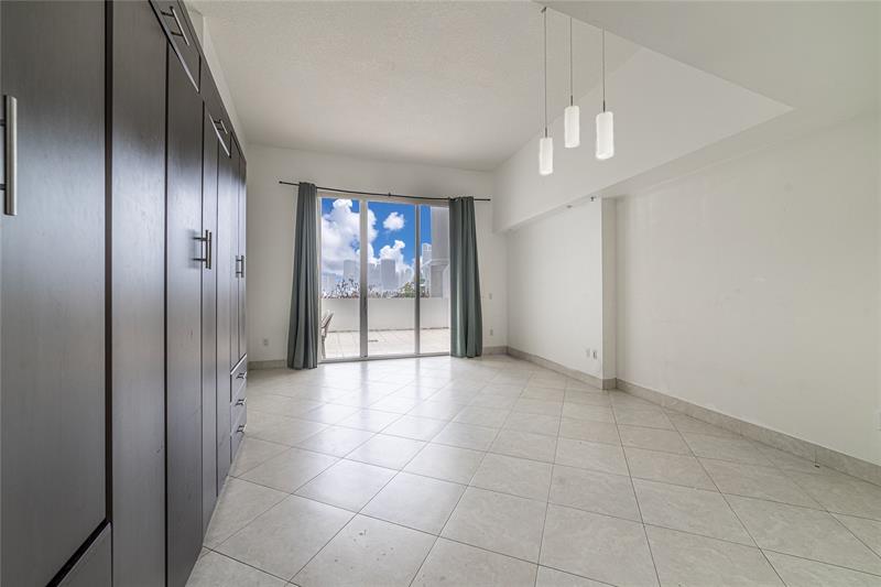 Image 17 of 18 For 1750 Bayshore Dr