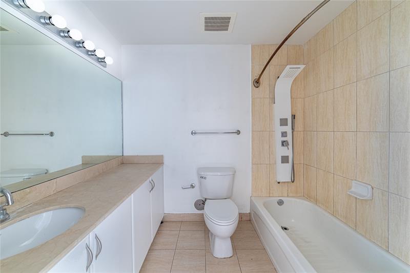 Image 3 of 18 For 1750 Bayshore Dr