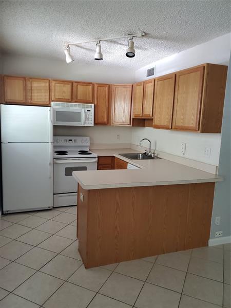 Image 7 of 18 For 2660 8th Ave  302