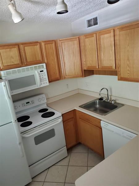 Image 8 of 18 For 2660 8th Ave  302