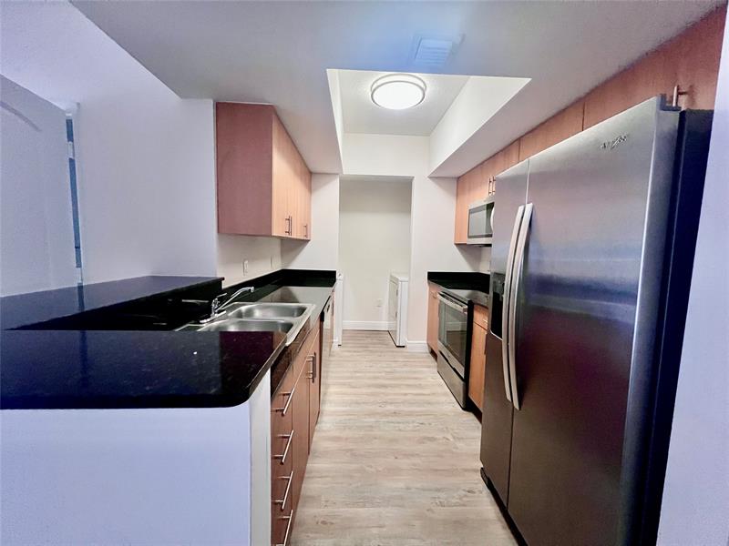 Image 3 of 25 For 9357 77 Ave  57-311