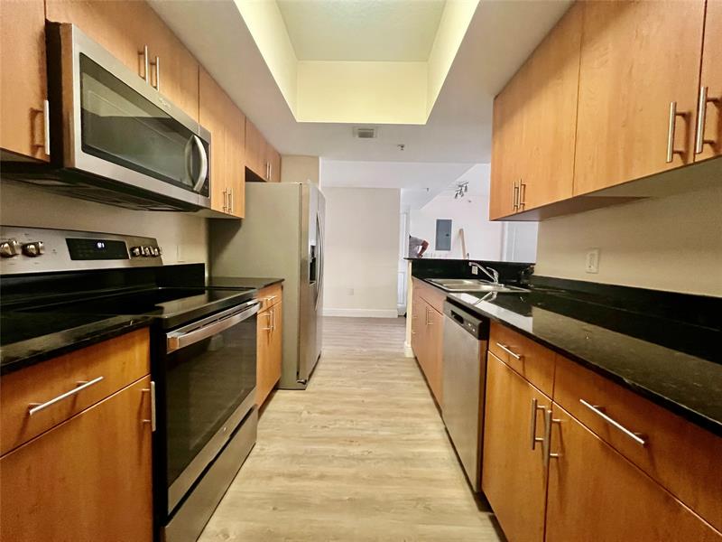 Image 4 of 25 For 9357 77 Ave  57-311