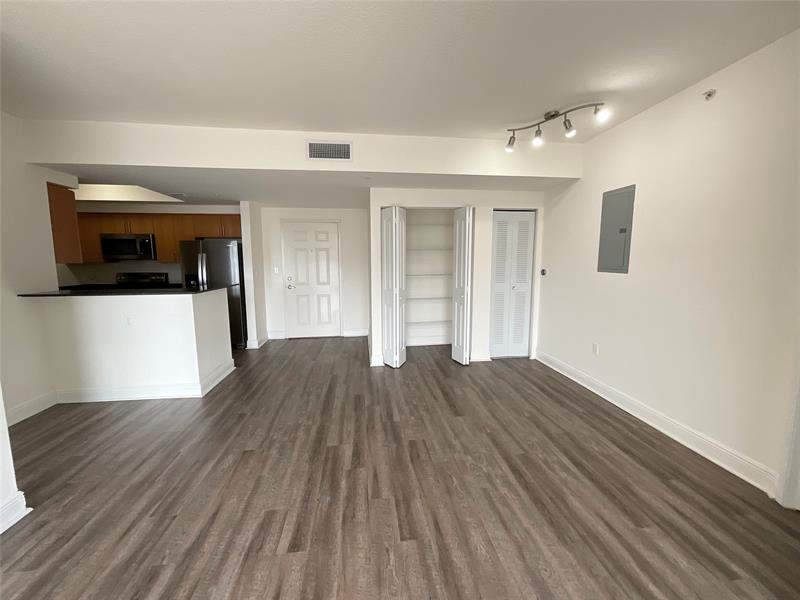 Image 5 of 25 For 9357 77 Ave  57-311