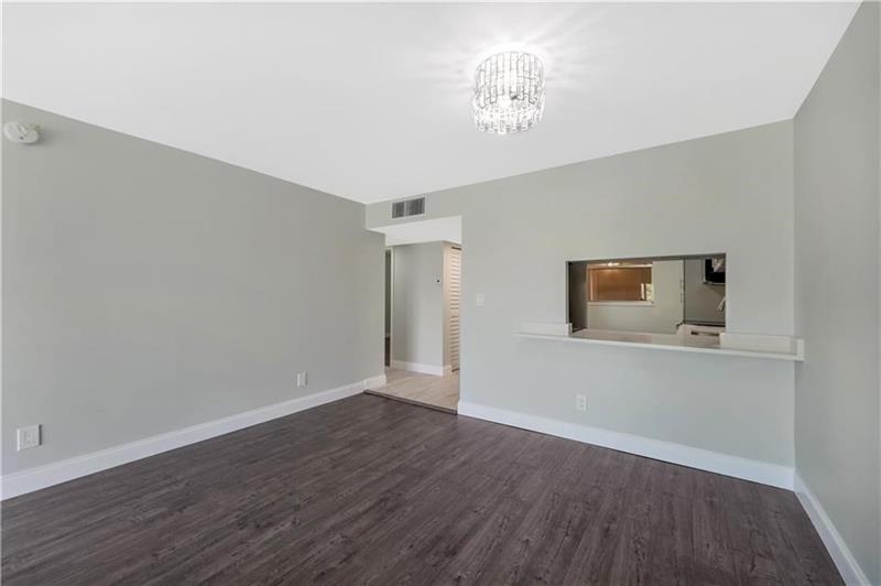 Image 13 of 28 For 7080 Environ Blvd  522