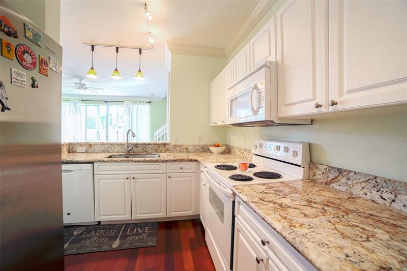 Image 14 of 22 For 836 4th Ct  