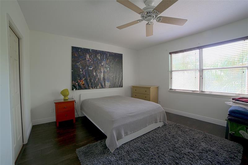 Image 16 of 22 For 836 4th Ct  