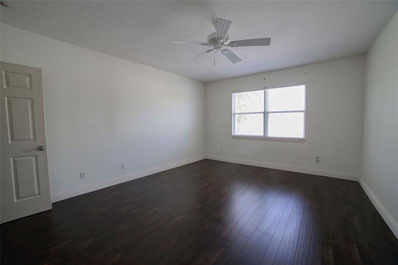 Image 20 of 22 For 836 4th Ct  